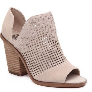 NIB Vince Camuto Fritzey Bootie Taupe Size 9